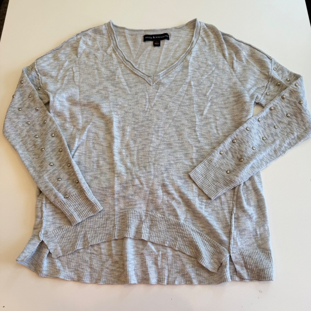 Rock & Republic Sweater Gray Studded Sleeve V-Neck High Low Women XS Lightweight